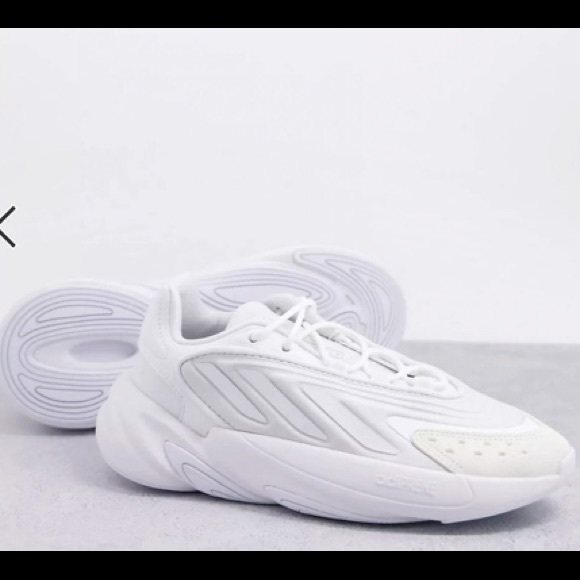 Ozelia Adidas women’s sneaker - Picture 3 of 3